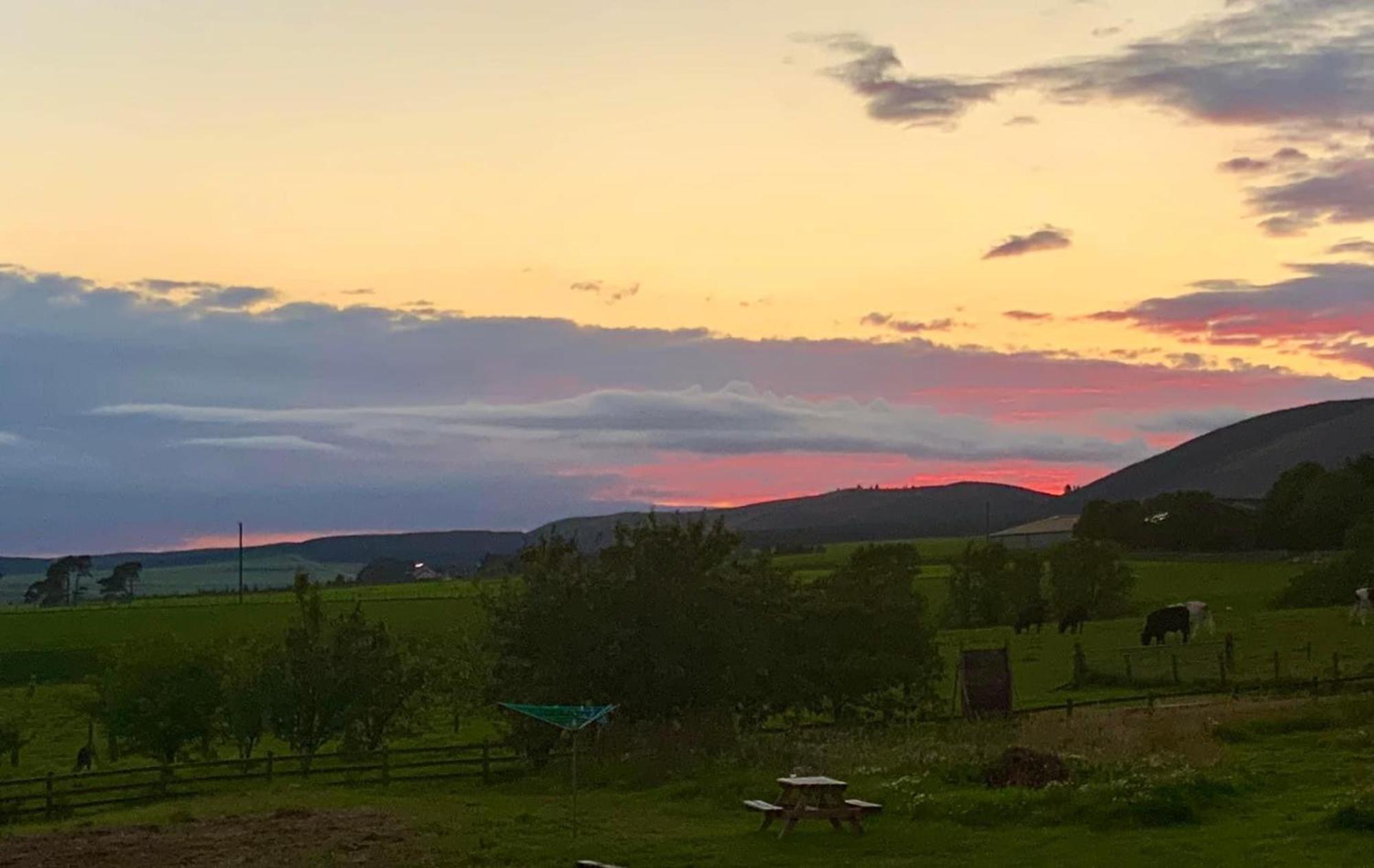 The Granary At Tinto Retreats, Biggar Is A Gorgeous 3 Bedroom Stone Cottage Wiston  ภายนอก รูปภาพ